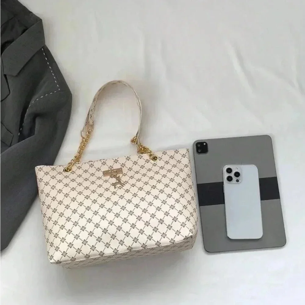 ⚠️Clearance Beige White Patterned Large Tote Shoulder Bag Gold Pendant - Picture 7 of 11